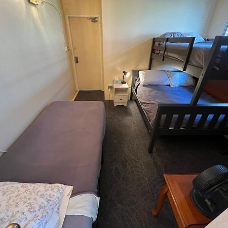 Char'S Landing Hostel Порт-Алберни Номер фото